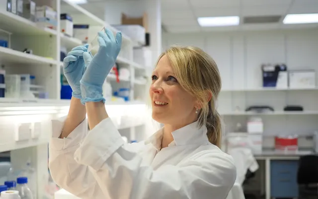 Annina Schmid in the lab